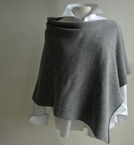 Lambswool Poncho Mid Grey