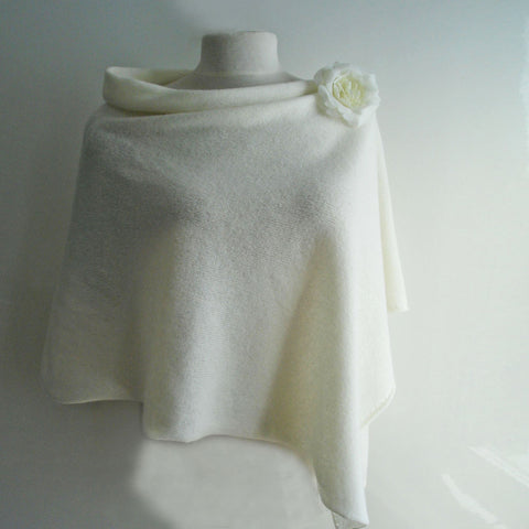 Poncho Creamy White Lambswool